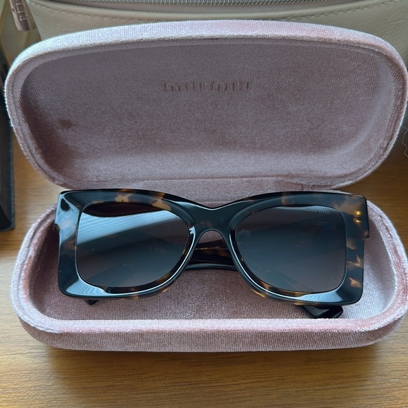 Miu Miu Sunglasses - Picture 3 of 7
